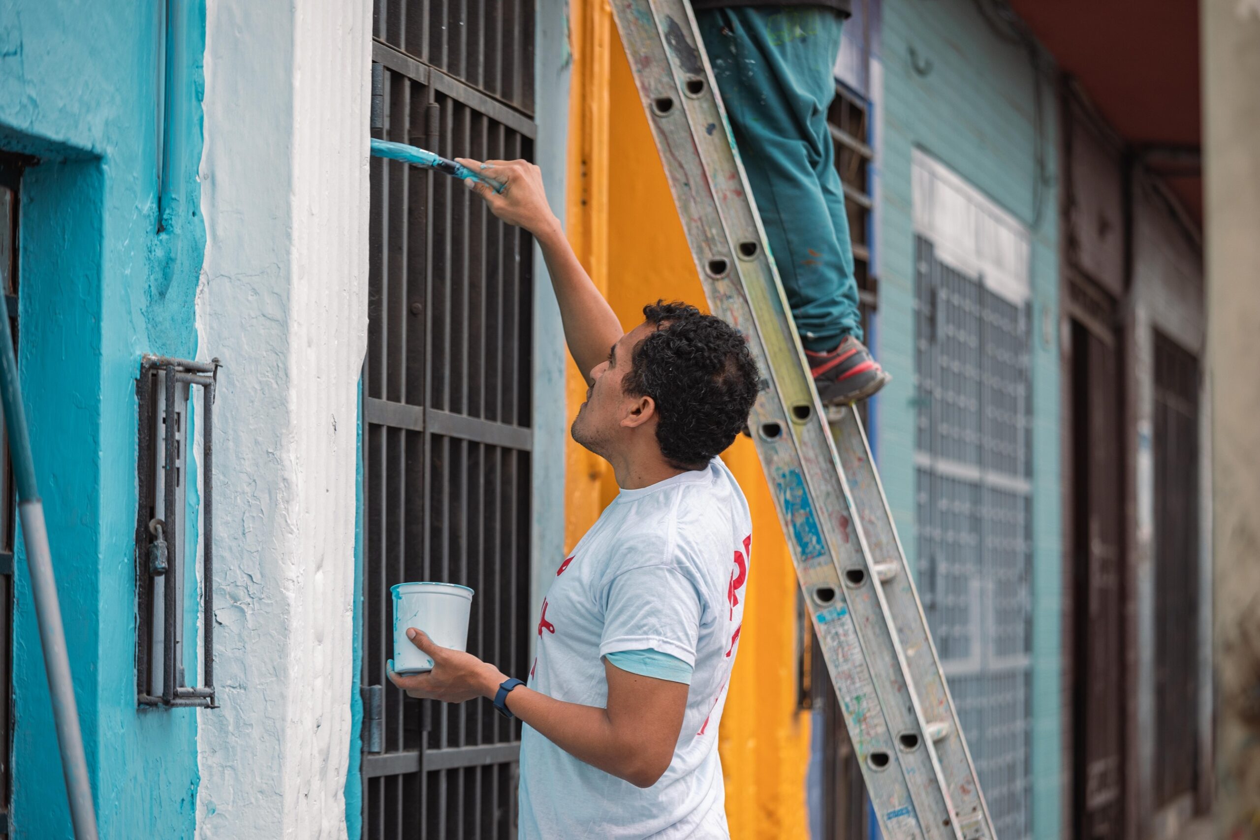 Celebrar el fin de año y atraer un mejor 2026 son razones que motivarián a más peruanos a pintar sus casas