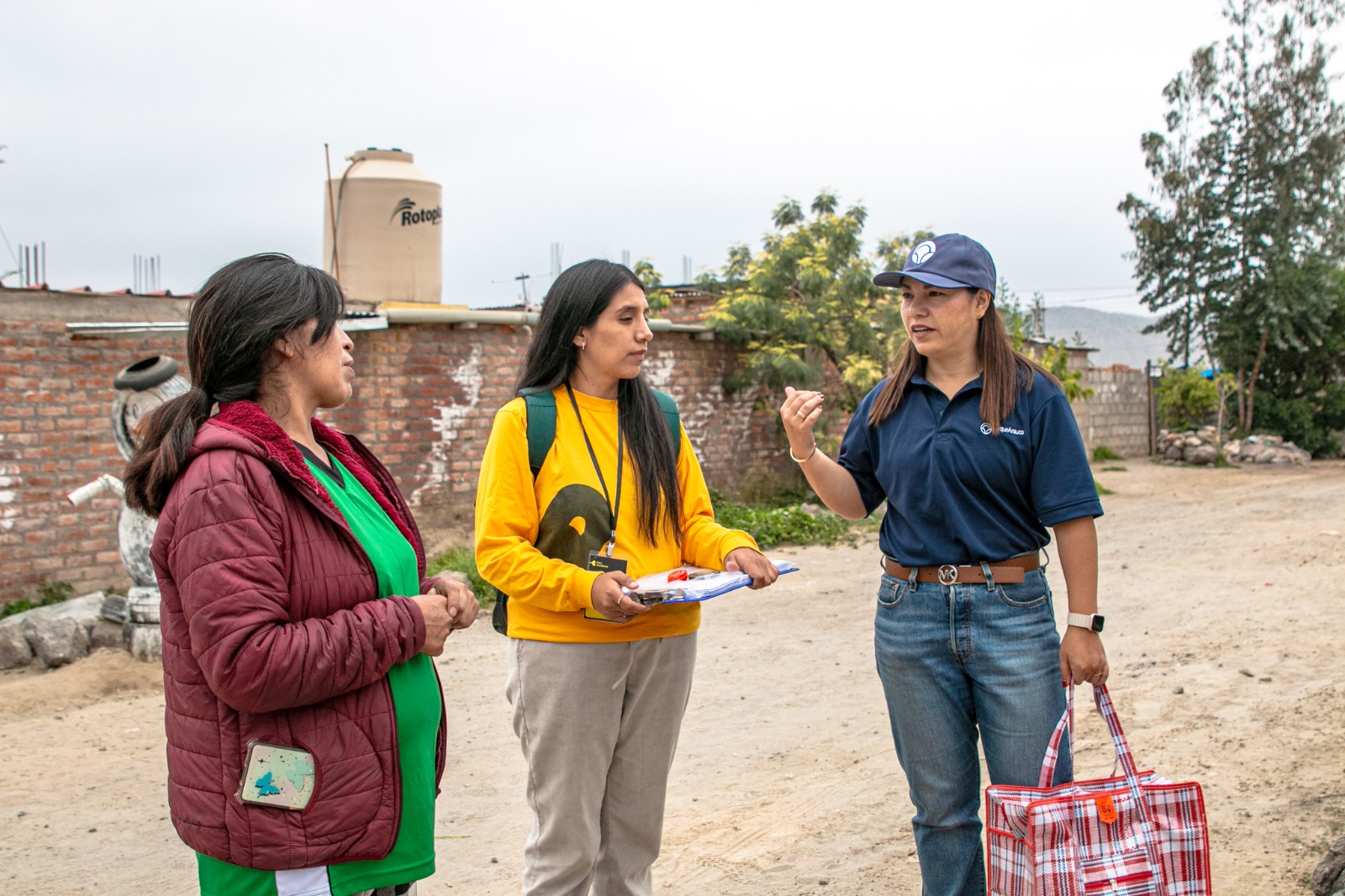 Parque Arauco y Perú Pendiente entregan donaciones a familias afectadas por huaicos en Arequipa