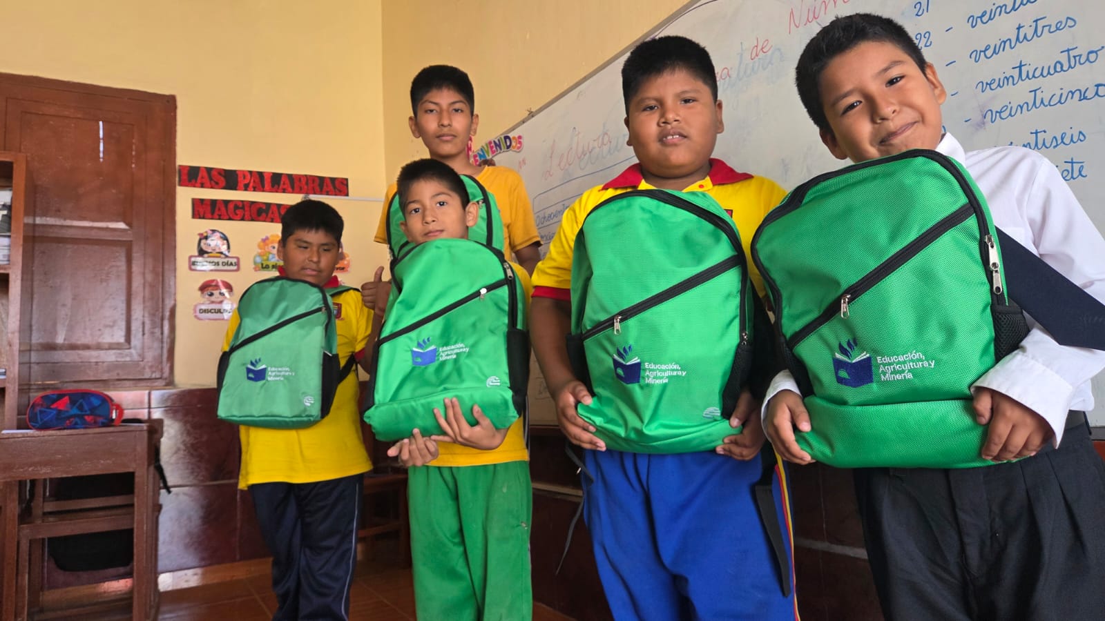 Southern Perú impulsa la educación en Islay con la entrega de 4,500 kits escolares a estudiantes de la provincia