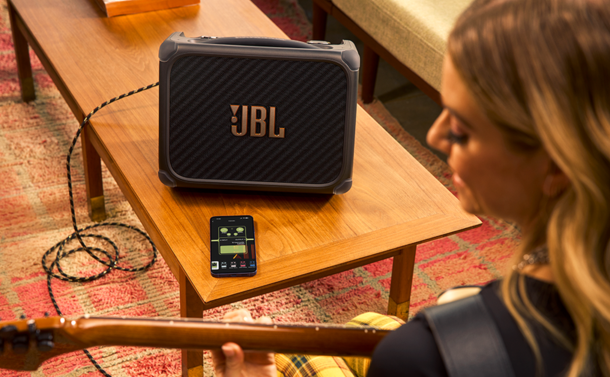 JBL lanza en Perú el BandBox Trio, amplificador portátil con IA