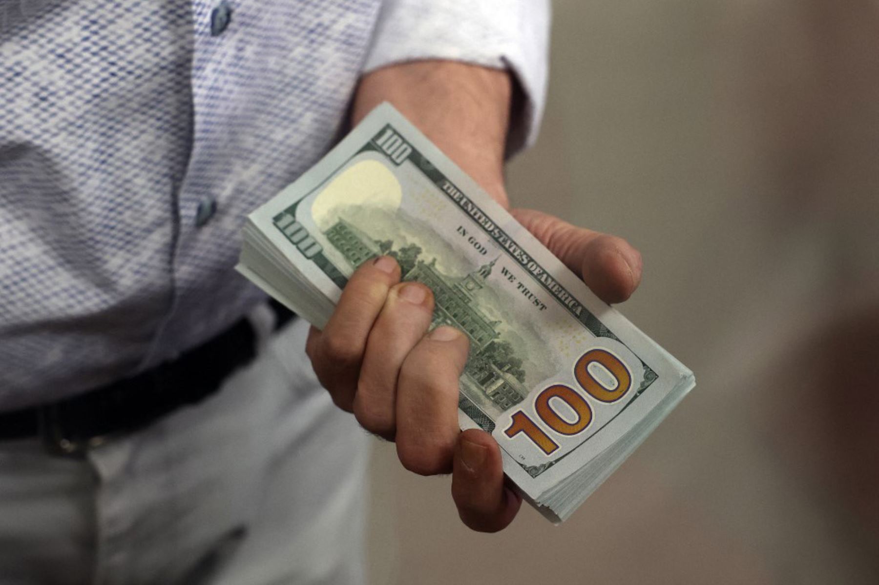 Gratificación: cómo aprovechar el nivel actual del dólar para fortalecer el ahorro