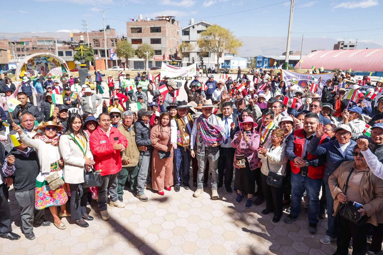 Ministerio de Vivienda entrega modernas pistas y veredas en El Tambo y supervisa obra que garantizará agua segura para familias de Junín