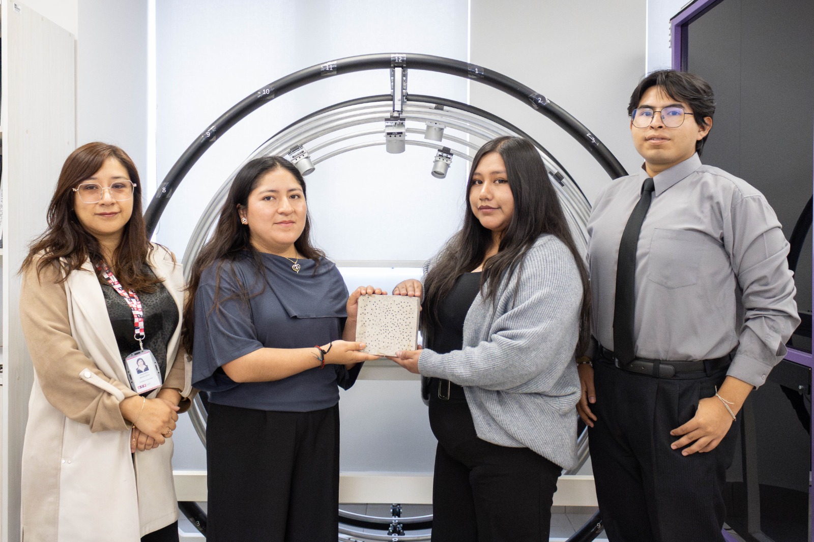 Estudiantes y docentes de la UTP crean soluciones tecnológicas para enfrentar desafíos del país