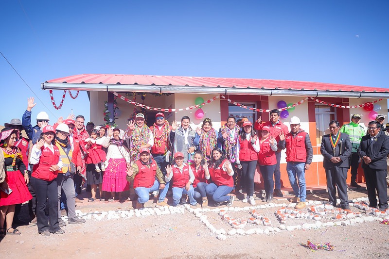 Ministro de Vivienda entrega 117 casitas rurales Wasiymi a familias de Caracoto y Pucará, región Puno