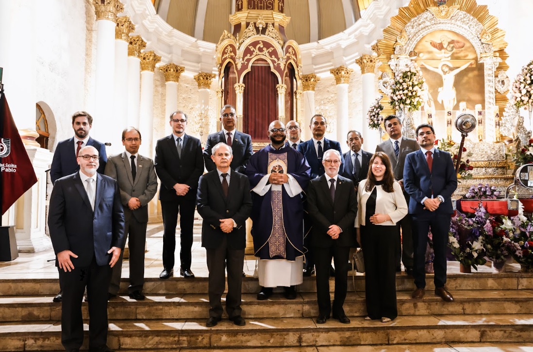 La San Pablo renueva su fe y devoción al Señor de los Milagros con misa y procesión