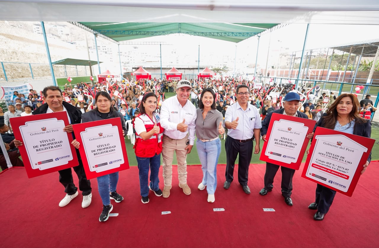 Gobierno entrega más de 320 títulos de propiedad en San Juan de Lurigancho tras 26 años de espera